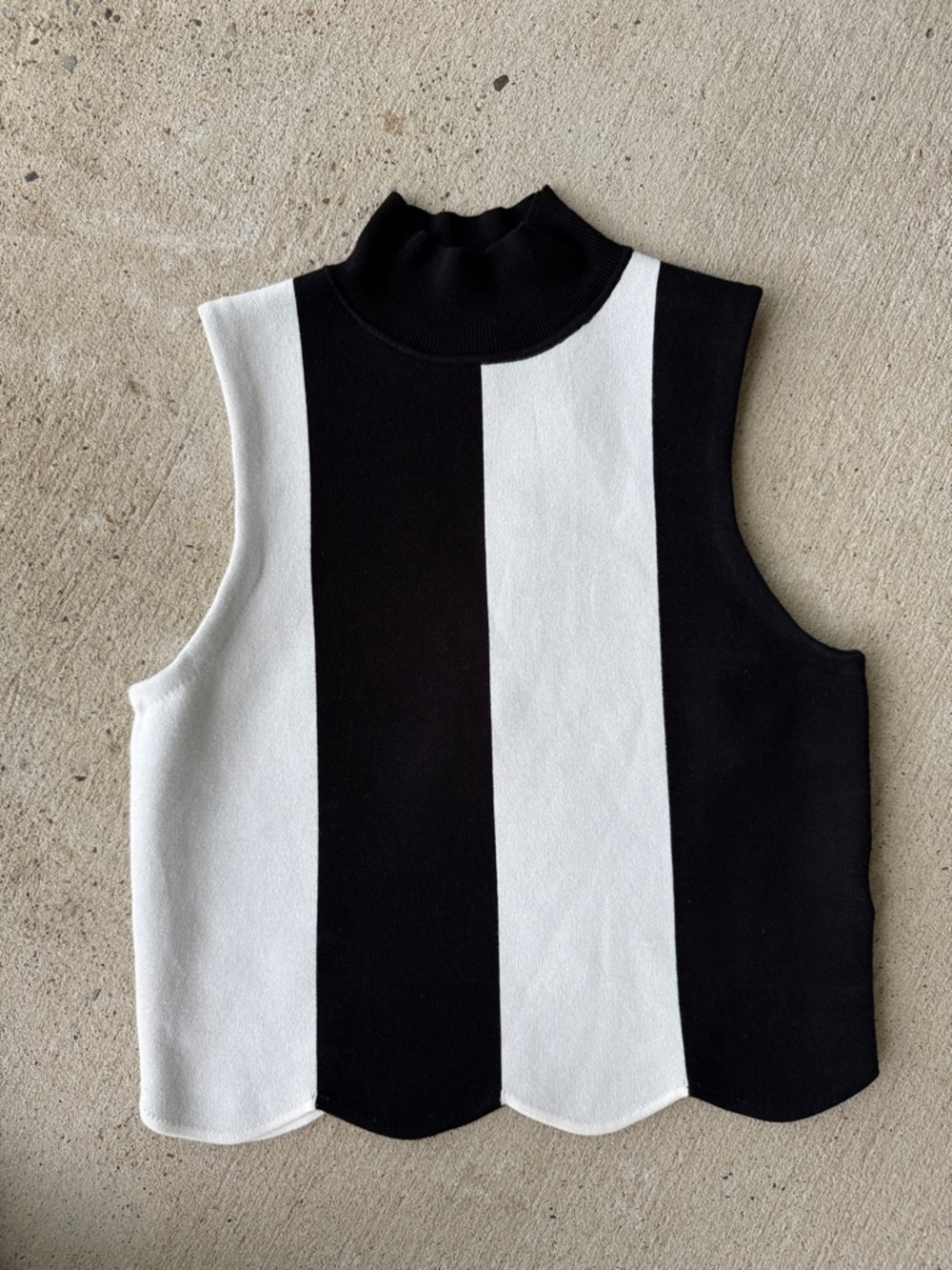 NWOT Anthropologie Maeve Scalloped
Hem Striped Sleeveless Sweater Size
Medium - Picture 2 of 12